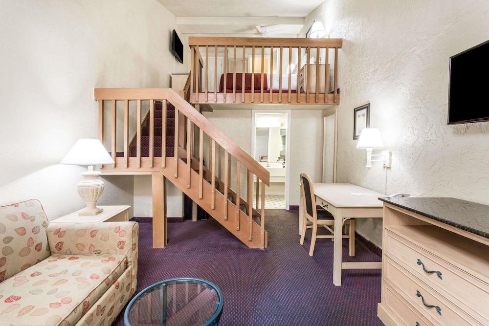 Quality & Orlando-north Hotel 2*