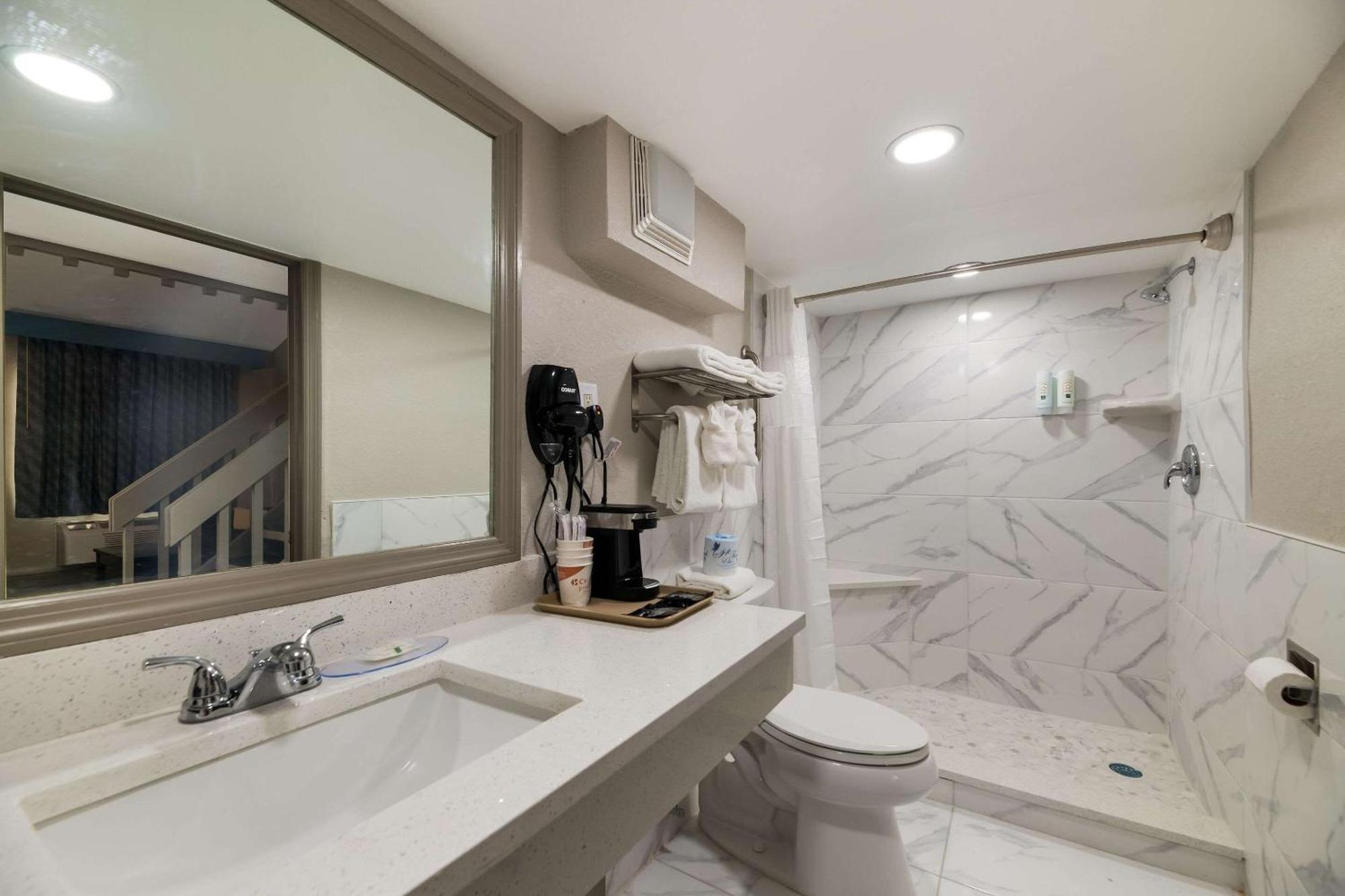 Quality & Orlando-north Hotel 2*